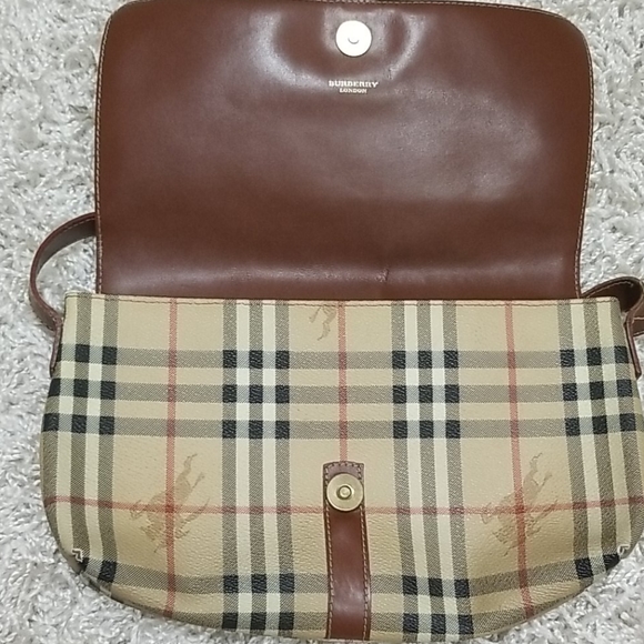 Burberry purse - Picture 6 of 8